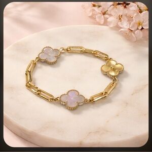 Omg so cute bracelet 3 flowers 14 k gold plated